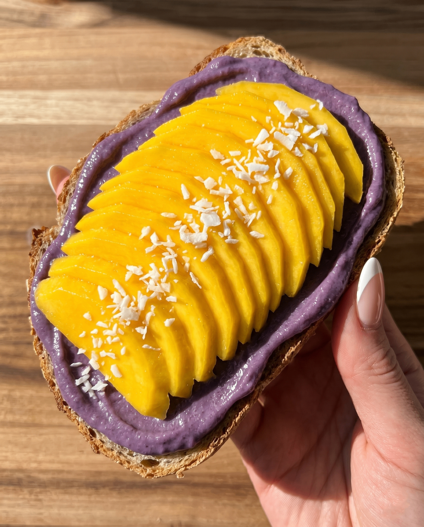 Ube Mango Toast mit Kokosnuss: 5-Minuten Lila Frühstück