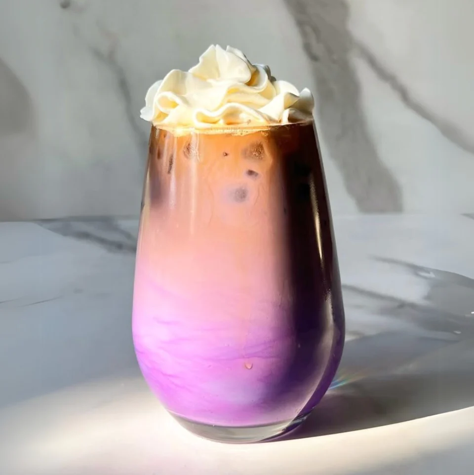 Ube Dalgona Geschlagener Kaffee Rezept