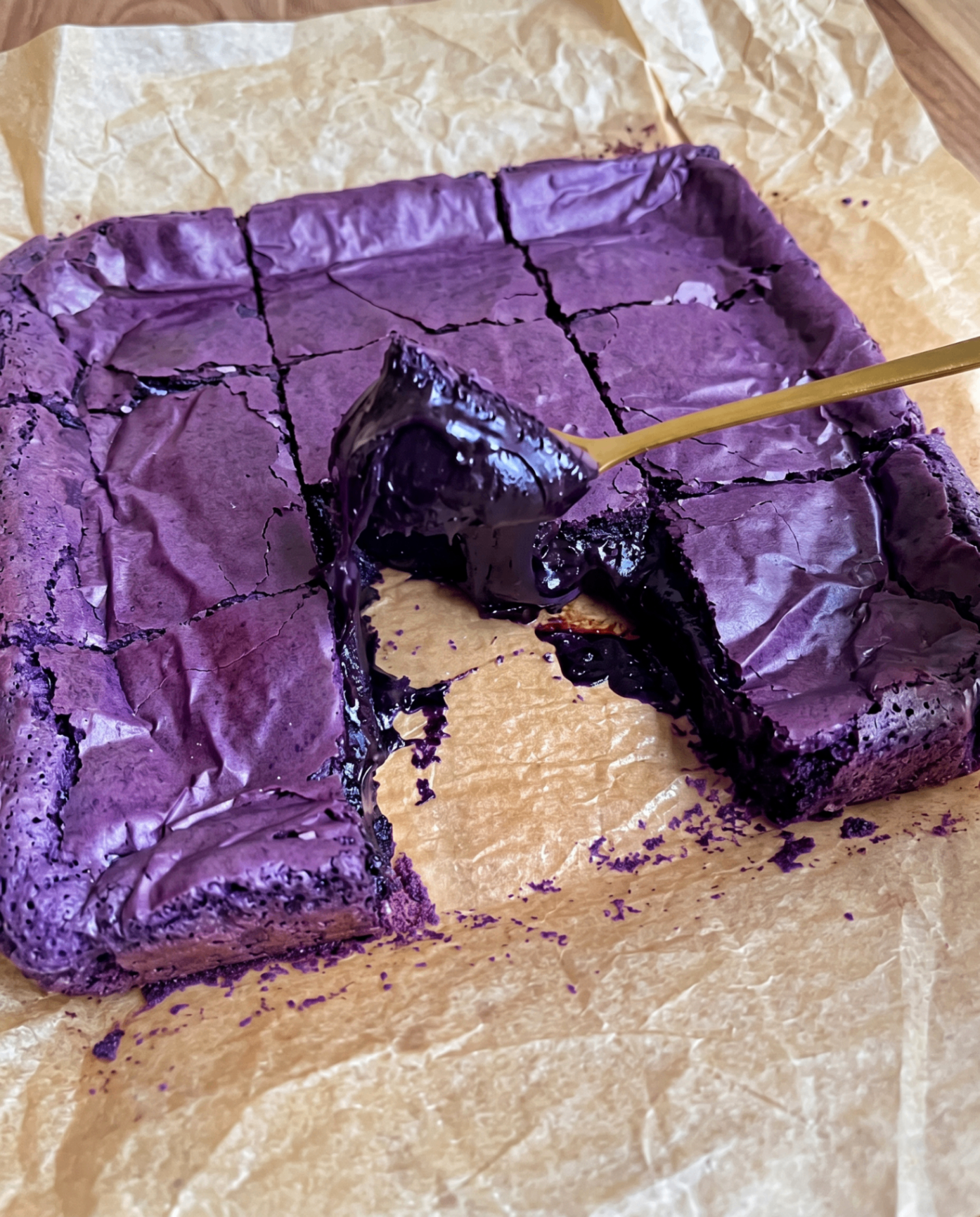 Gooey Ube Brownies: Geschmolzenes weiße Schokolade Rezept